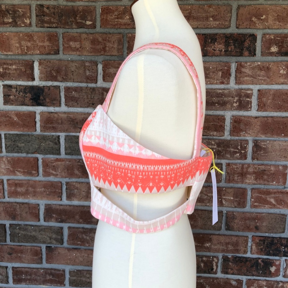 3/$25 NWT BCBGeneration Cut out Crop Top Tank - Picture 3 of 5